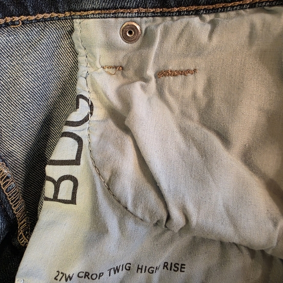 BDG Crop Twig High Rise jeans from Urban Outfitters. - Picture 2 of 6